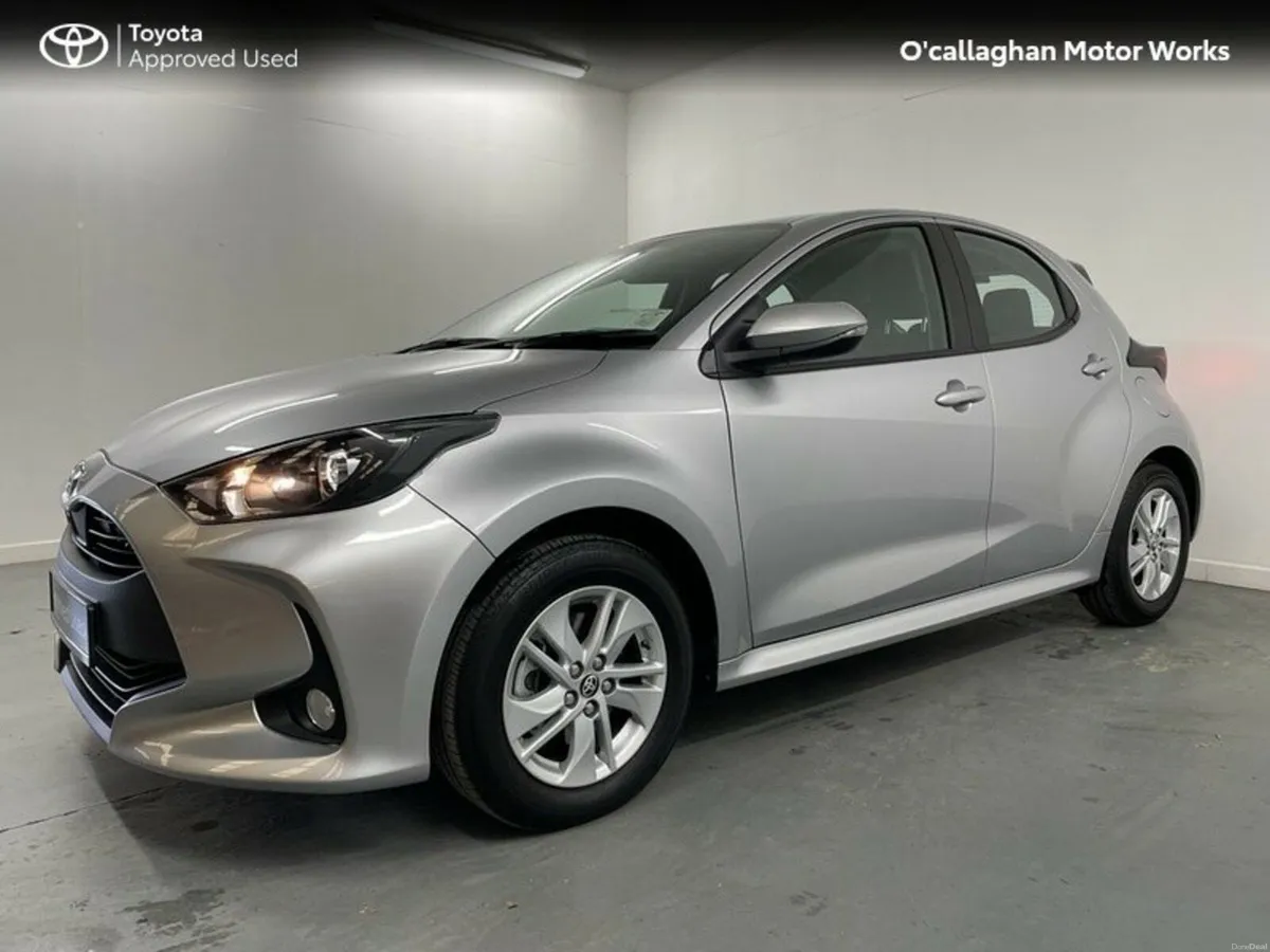 Toyota Yaris 1.5 HYBRID LUNA 4DR AUTO - Image 2