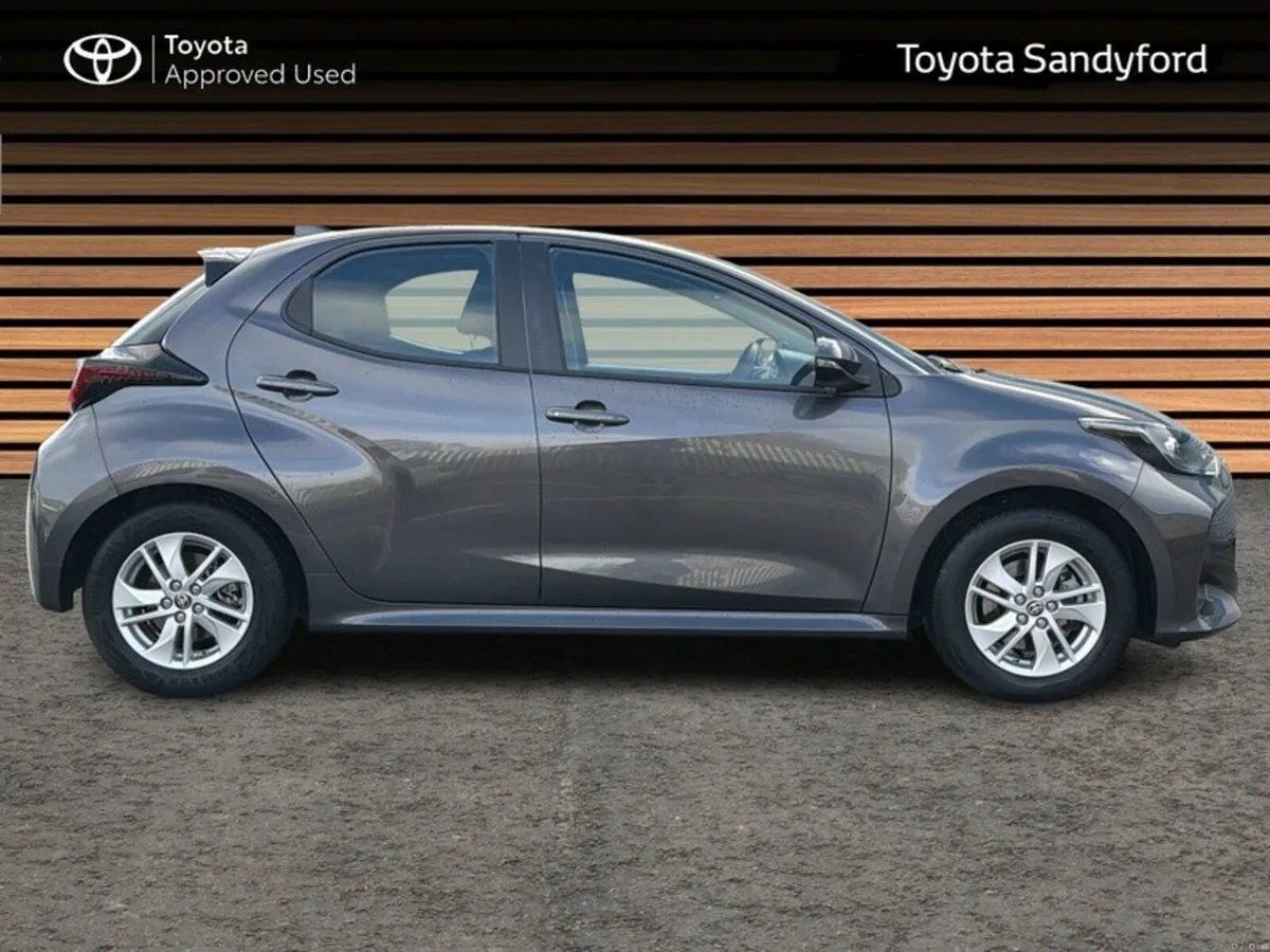 Toyota Yaris HYBRID LUNA // REAR CAMERA // TOYOTA - Image 3