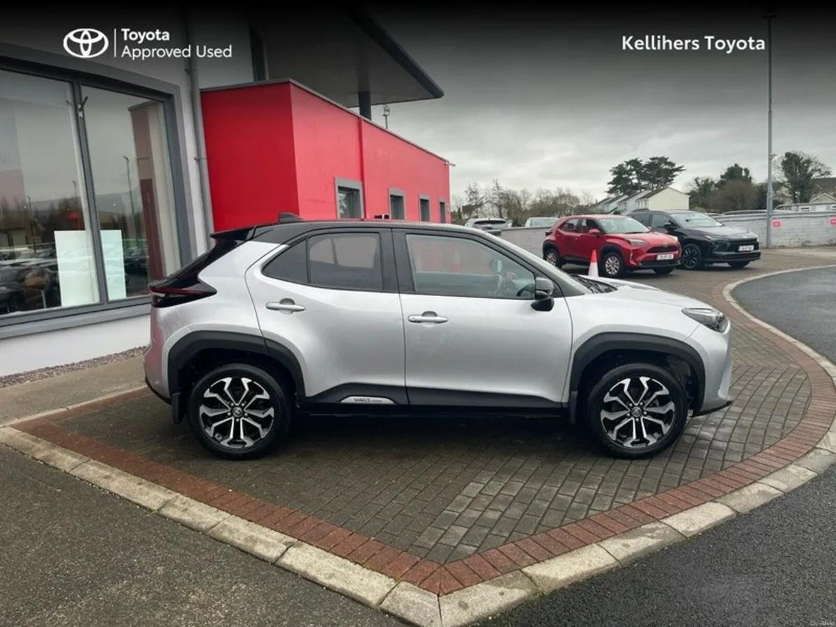 Toyota Yaris Cross HYBRID ELECTRIC LUNA SPORT - Image 3