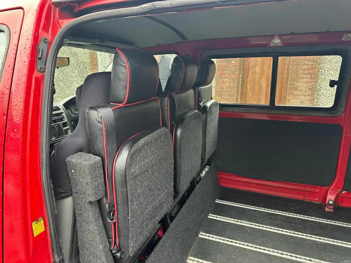 Toyota HiAce 2011 - Image 3