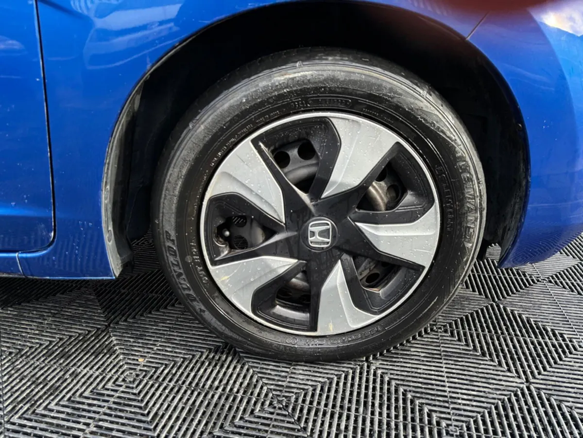 Honda Fit AUTOMATIC SELF CHARGING HYBRID - Image 4