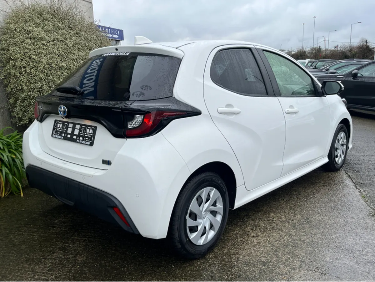Toyota Yaris X AUTOMATIC HYBRID 1.5 PETROL //REVER - Image 4