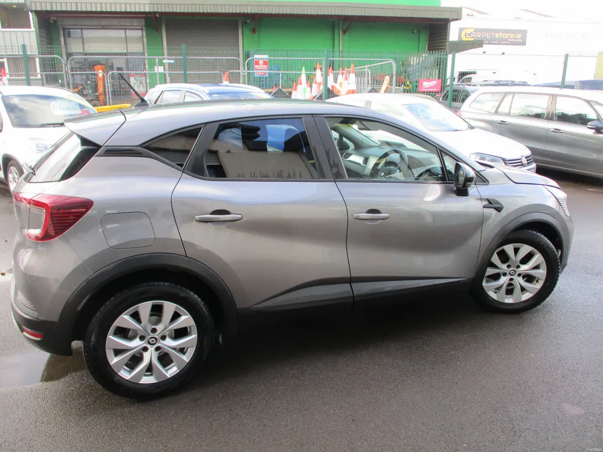 Renault Captur iCONIC 1.0TCE  2022 - Image 4