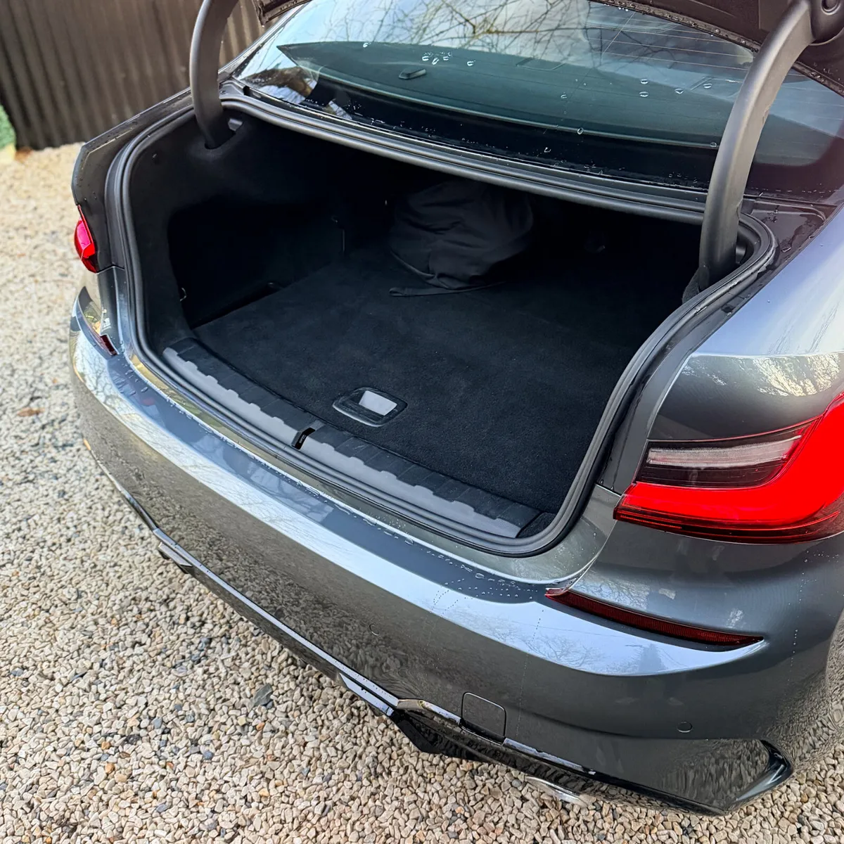 2021 (212)  BMW 330e M-SPORT  290BHP - Image 3