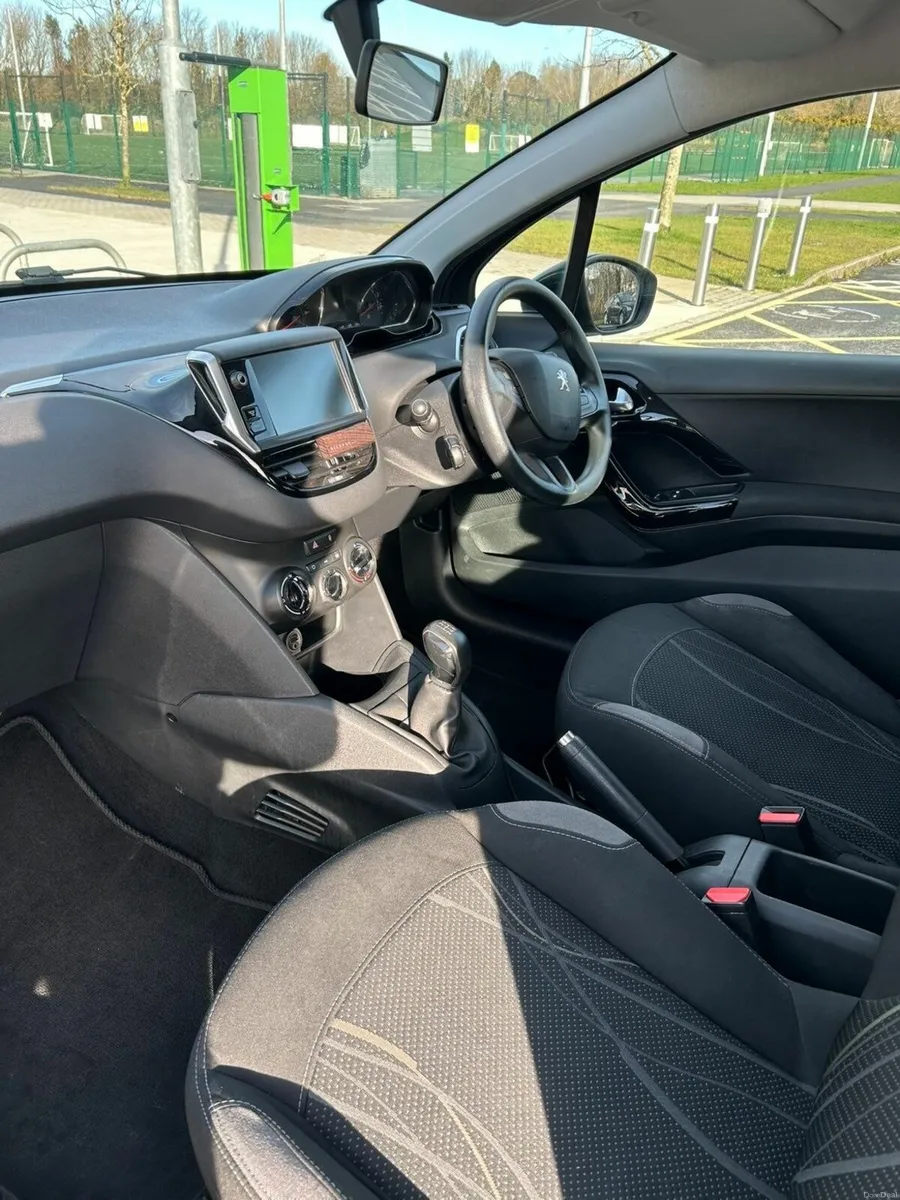Peugeot 208 2013 - Image 2