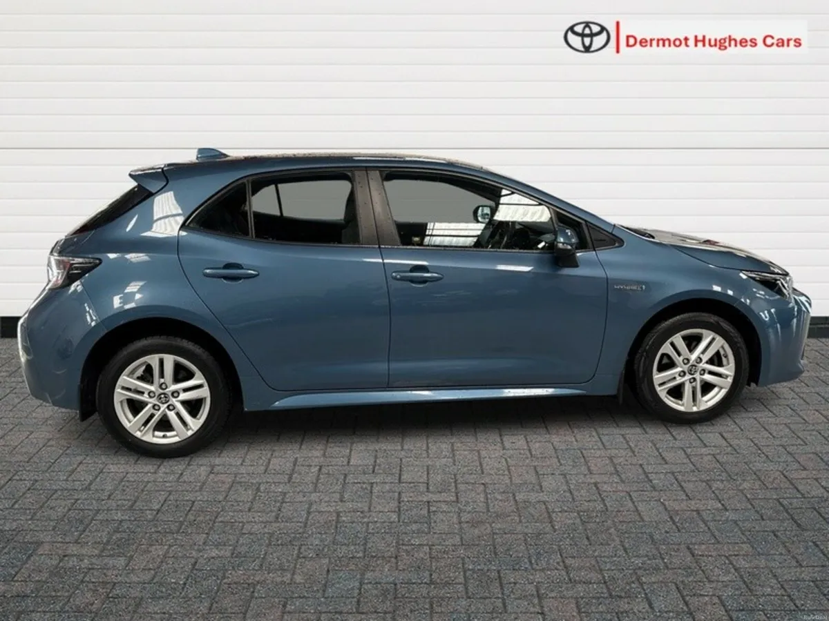 Toyota Corolla HYBRID H/B AUTO - Image 3