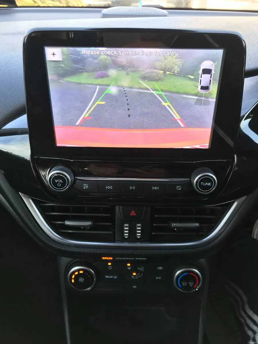 191 Ford Fiesta 1.1 Zetec - Image 2