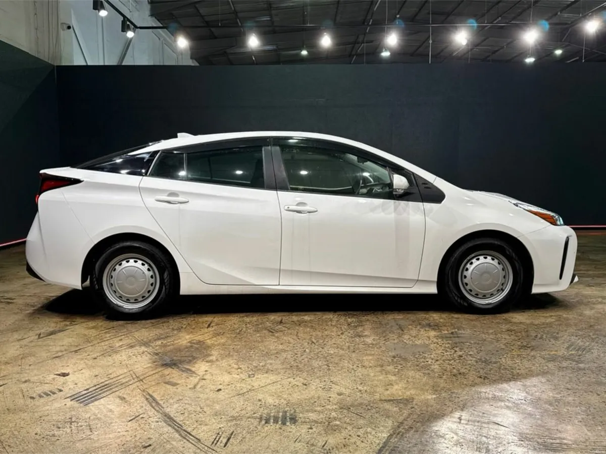 Toyota Prius HYBRID AUTOMATIC 1.8L - REVERSE CAMER - Image 3