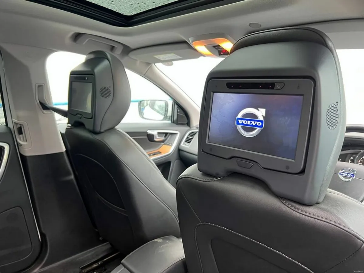 Volvo XC60 D4 CLASSIC 2.0 D // OPENING PAN ROOF // - Image 4