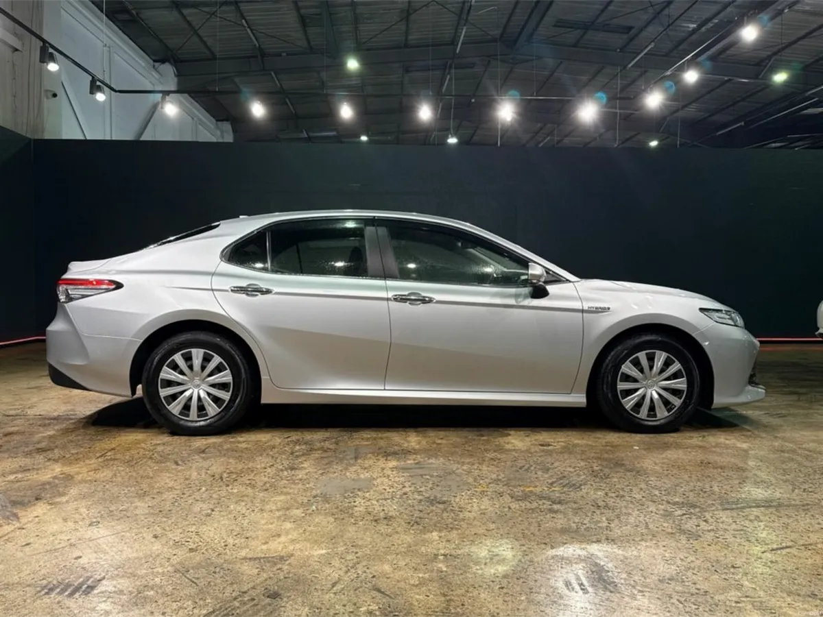 Toyota Camry AUTOMATIC 2.5L HYBRID - CRUISE CONTRO - Image 3