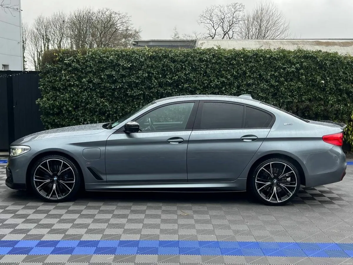 BMW 5-Series 530e M-SPORT COMPETITION 2.0 HYBRID / - Image 3