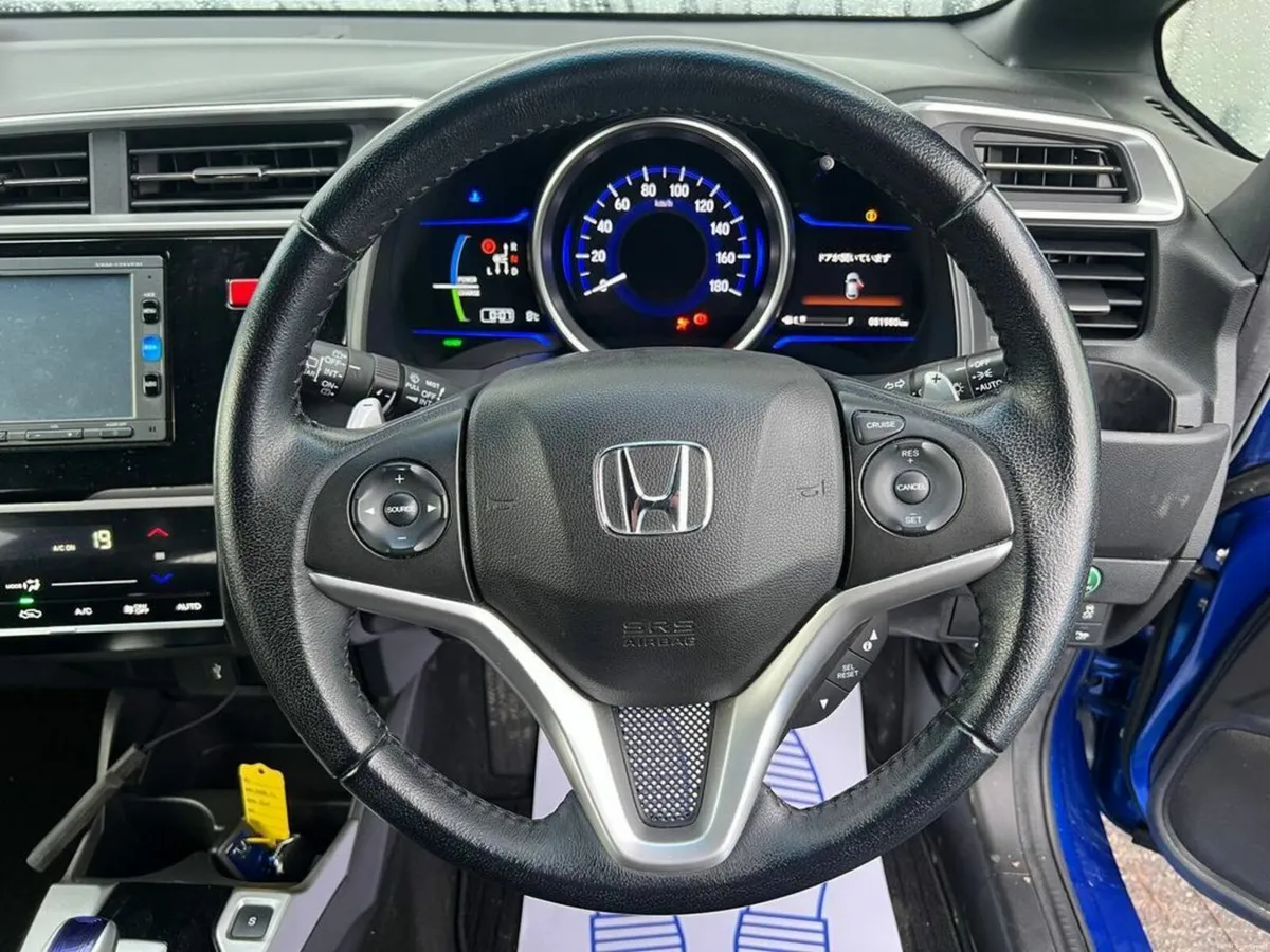 Honda Fit SPORT 1.5 HYBRID // DIAMOND CUT ALLOYS / - Image 4