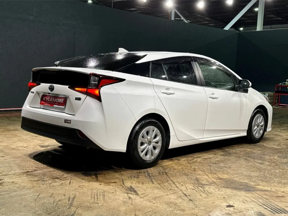 Toyota Prius HYBRID 1.8L AUTOMATIC - REVERSE CAMER - Image 4