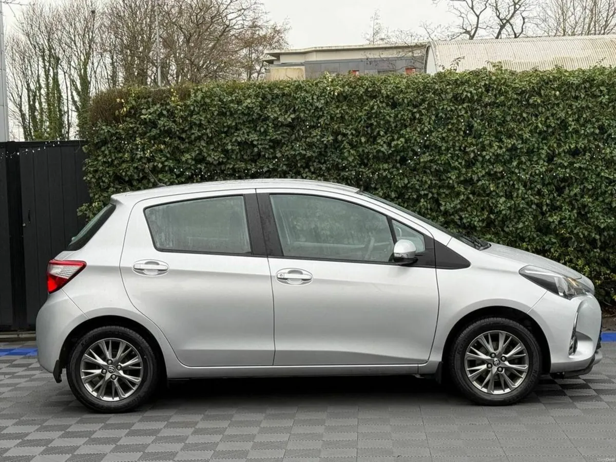 Toyota Yaris 1.0 LUNA // REVERSE CAMERA // BRAND N - Image 2