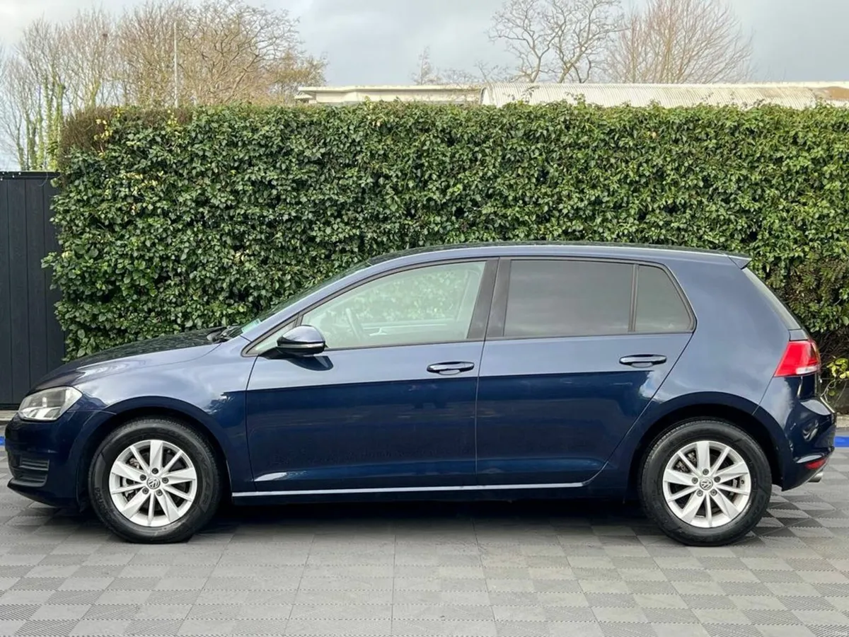 Volkswagen Golf TRENDLINE 1.2 TSI // LOW MILEAGE / - Image 3