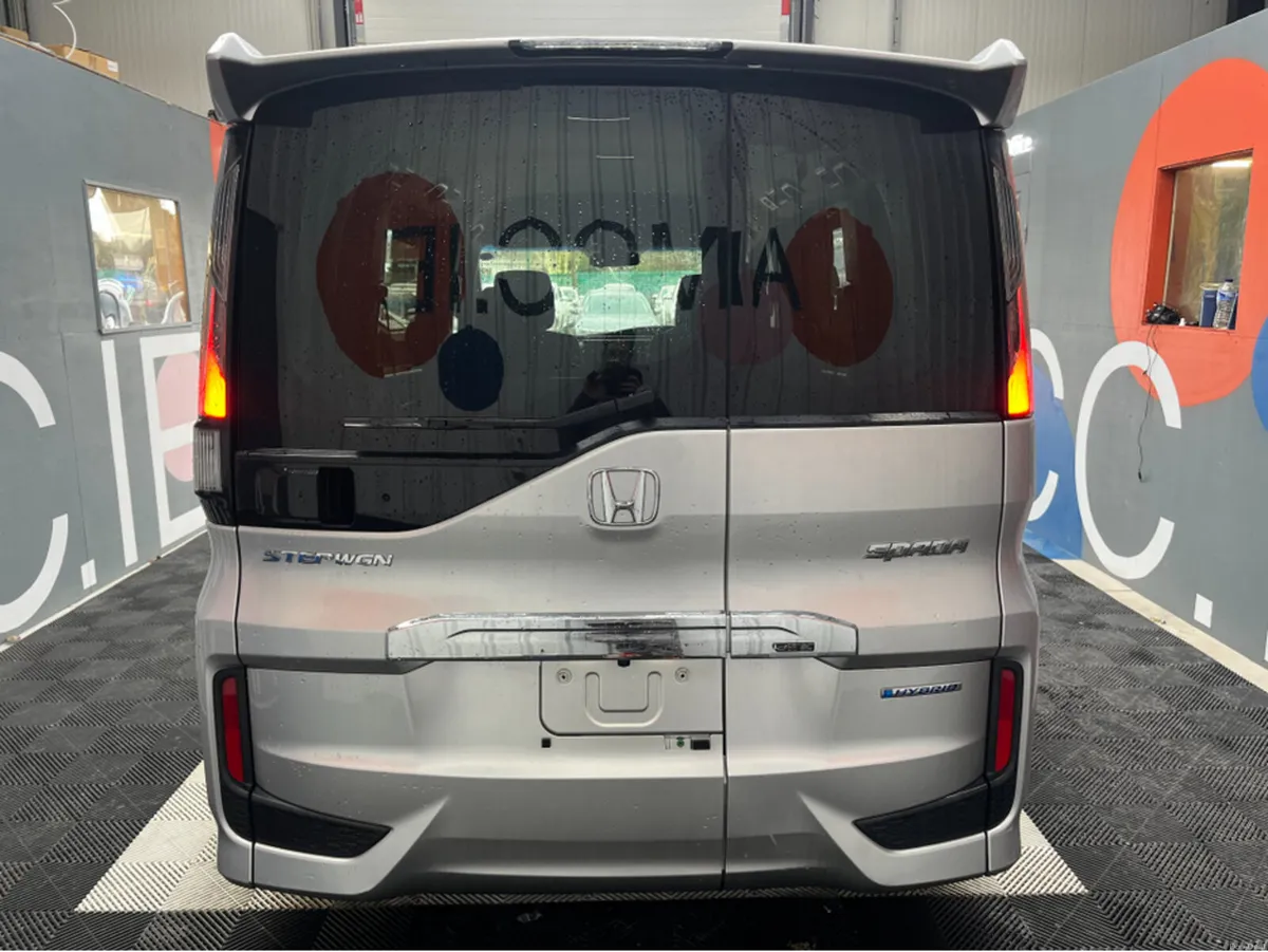 Honda Stepwagon 2017 HONDA STEPWAGON SPADA HYBRID - Image 3