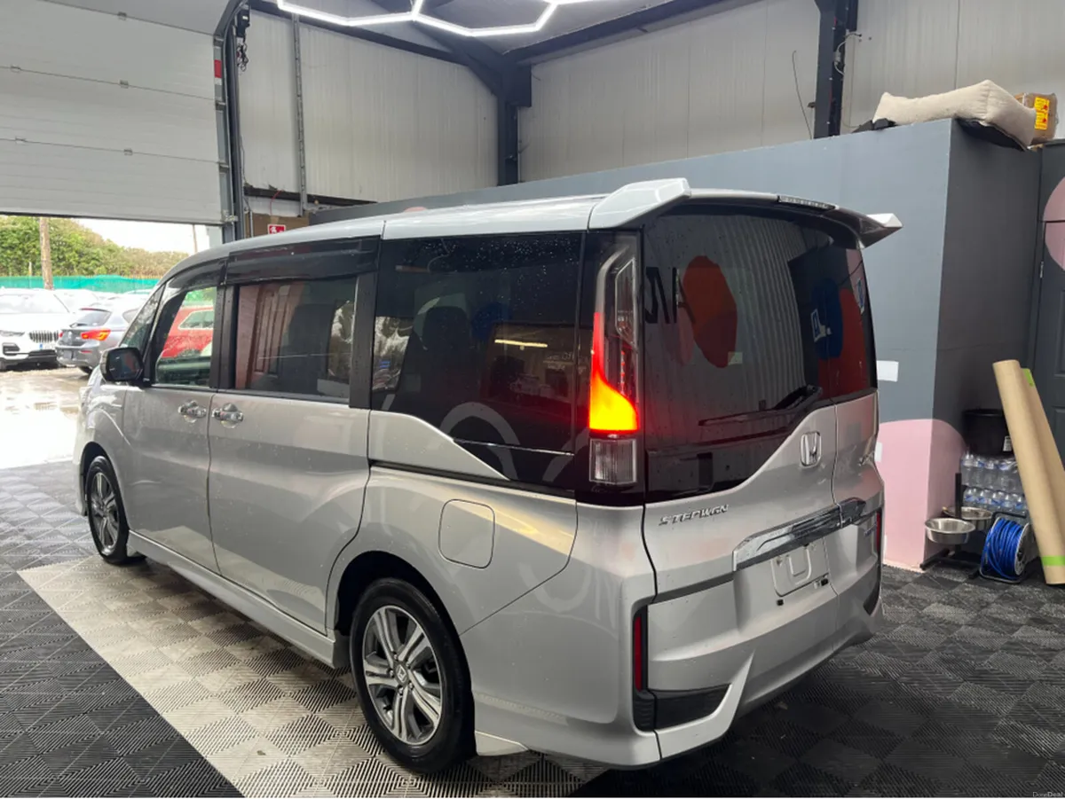 Honda Stepwagon 2017 HONDA STEPWAGON SPADA HYBRID - Image 4