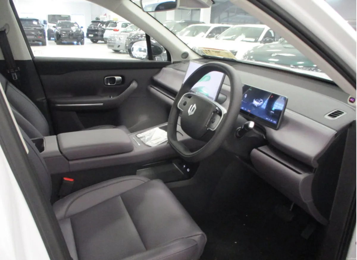 LEAPMOTOR C-10 STYLE ELECTRIC 420KMS RANGE - Image 4