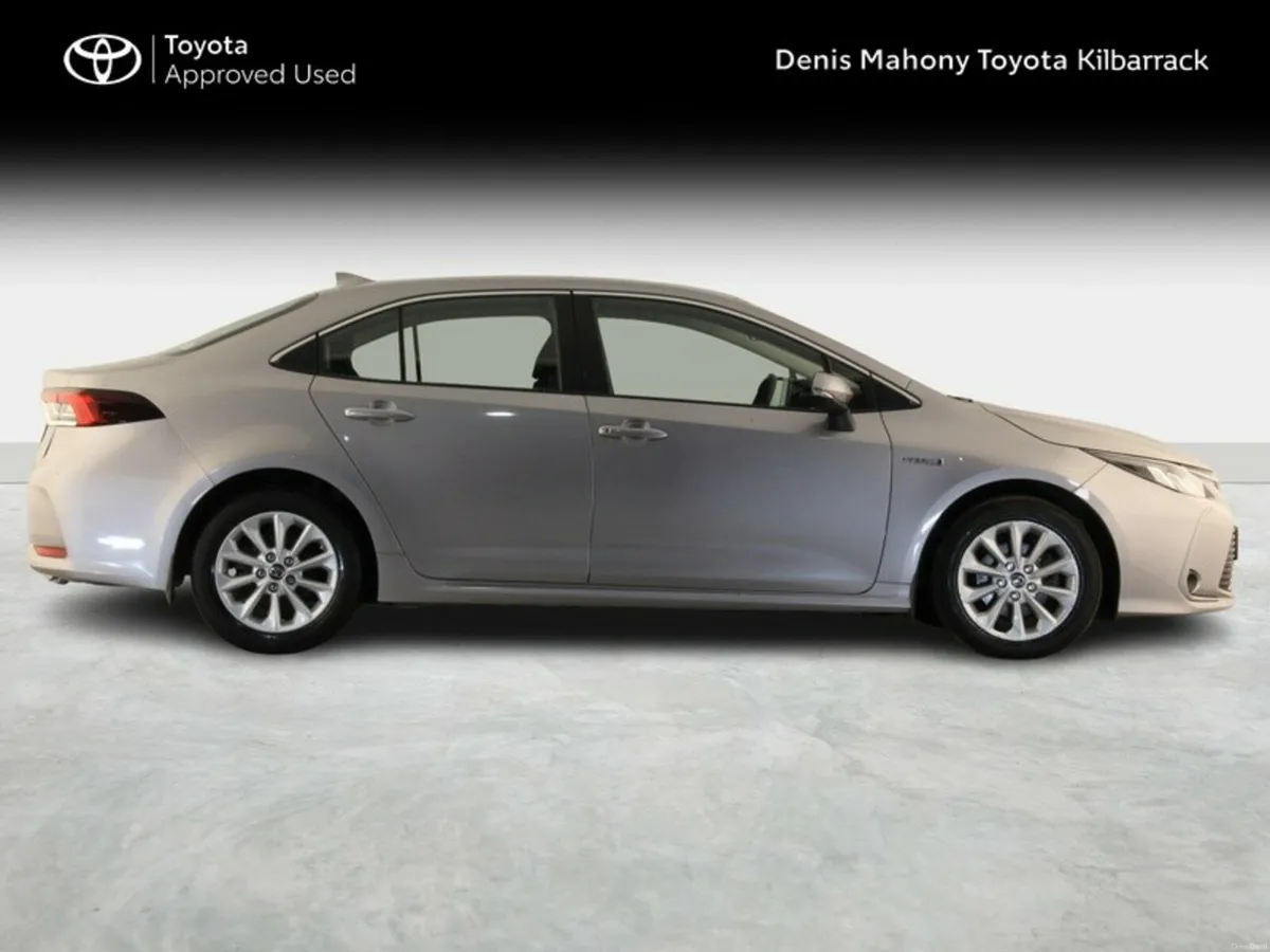 Toyota Corolla LUNA SALOON HYBRID - Image 3