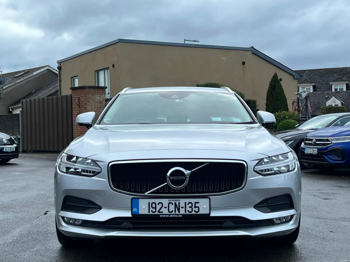 Volvo V90 D4 MOMENTUM AUTO *1 OWNER & LOW KMS* - Image 2