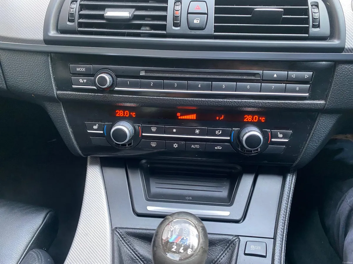 BMW 5-Series 2011 - Image 3