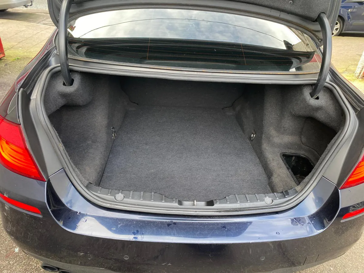 BMW 5-Series 2011 - Image 4