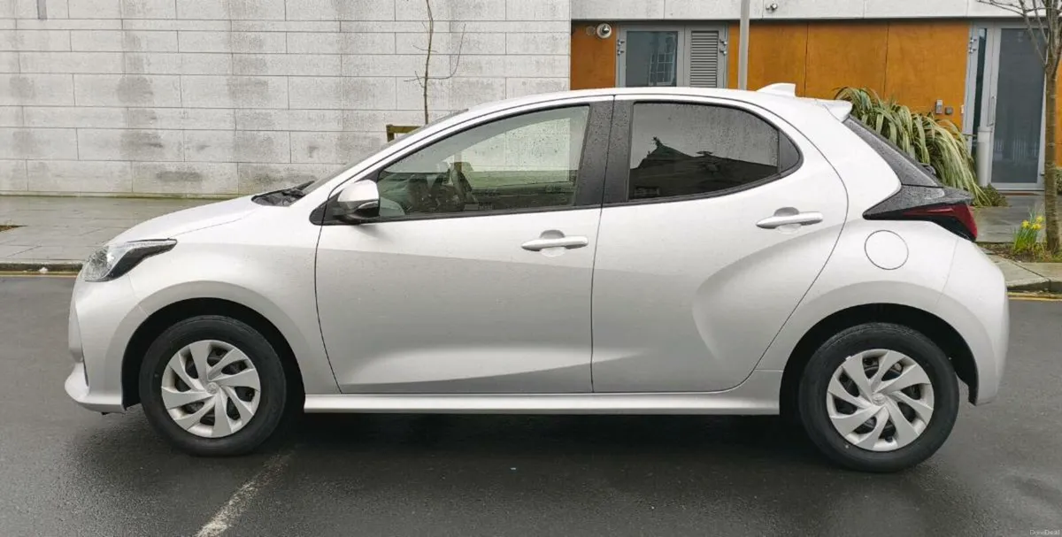 Toyota Yaris - 2022 - Hybrid - Automatic - Image 4