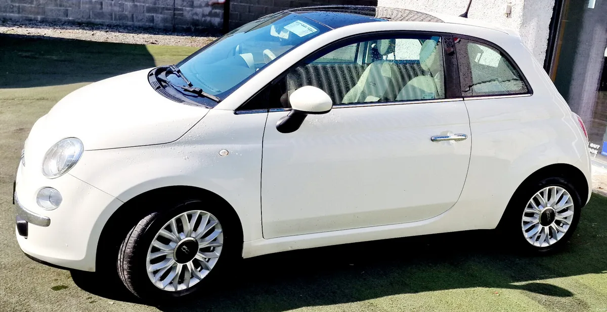 Fiat 500 1.2i LOUNGE LOW MILEAGE GLASS ROOF - Image 2