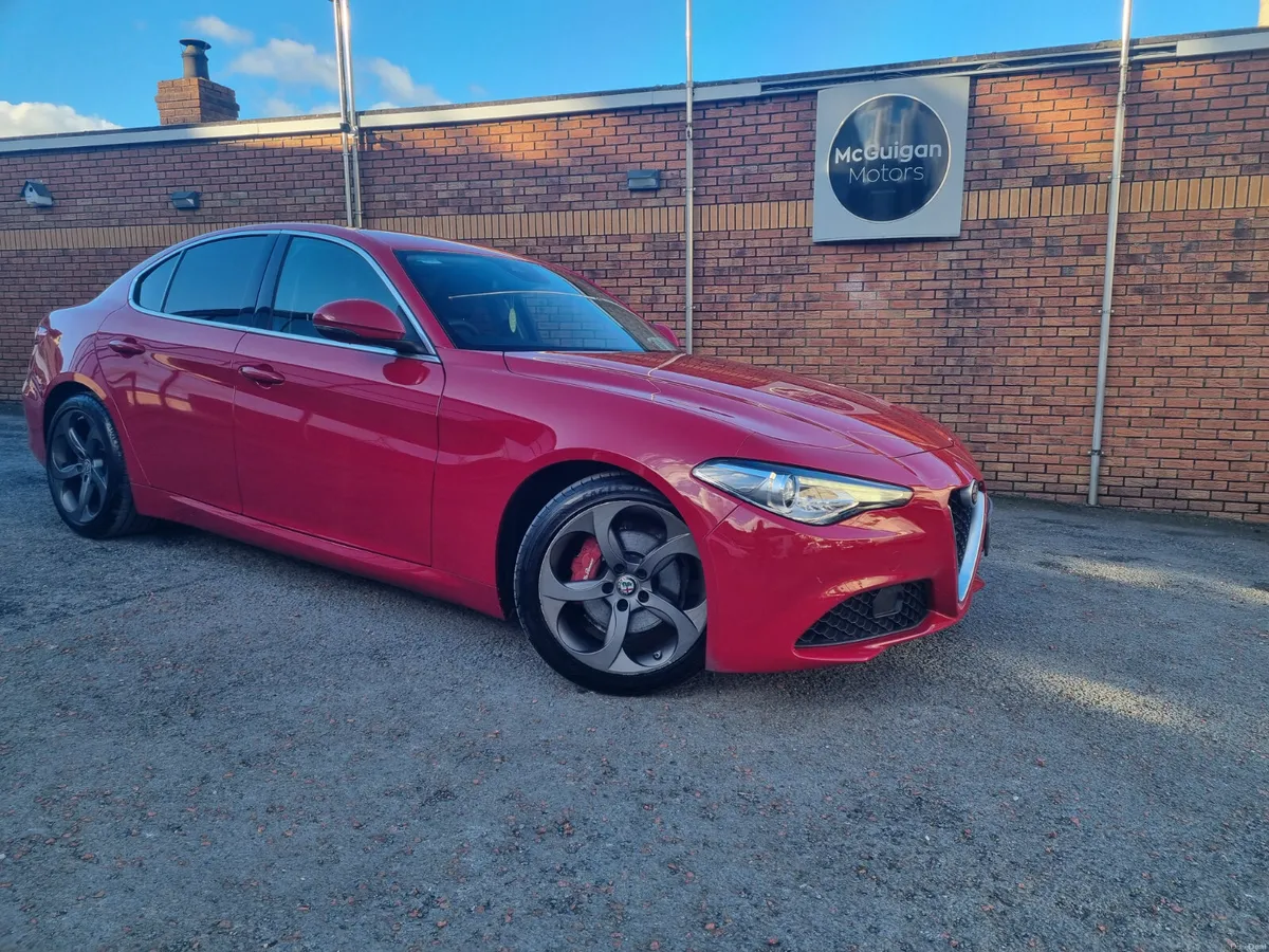 2017 Alfa Romeo Giulia Super Sport 200HP Auto - Image 2