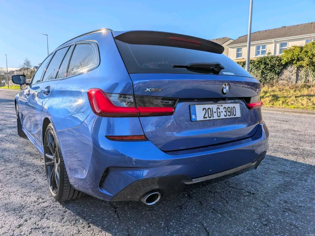 Bmw 320D M-sport Xdrive Touring in Portimao Blue - Image 4
