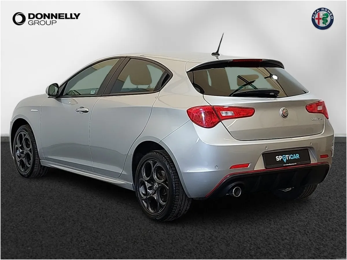 Alfa Romeo Giulietta Hatchback Sport - Image 2