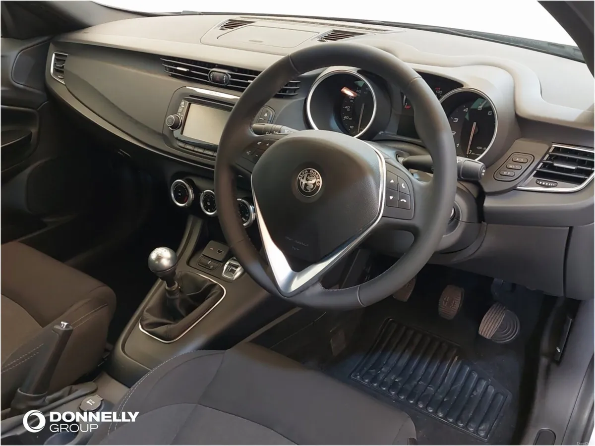 Alfa Romeo Giulietta Hatchback Sport - Image 4