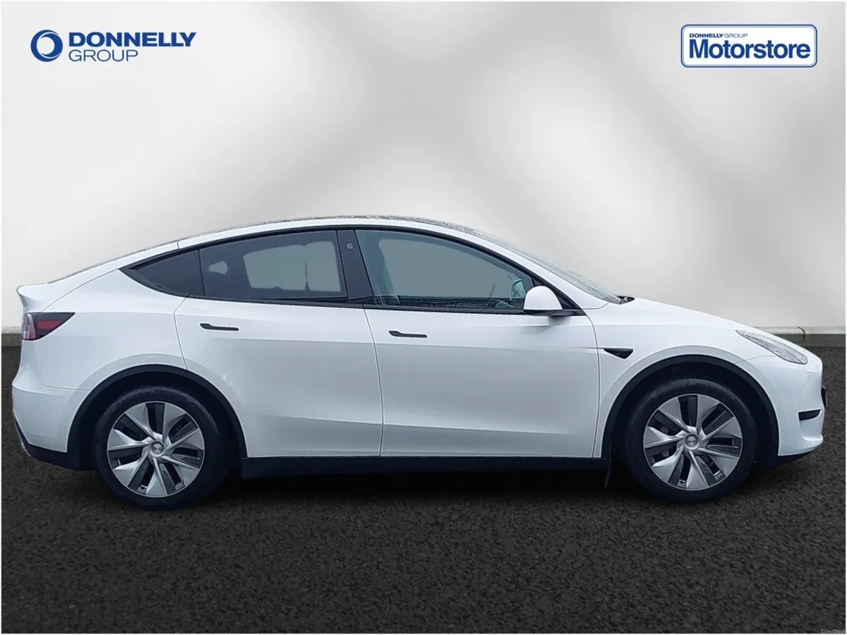 Tesla Model Y Hatchback - Image 3