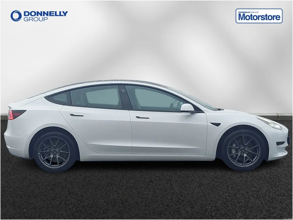 Tesla Model 3 Saloon - Image 3