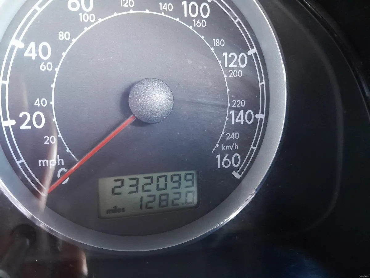 Volkswagen Passat 2003 - Image 4