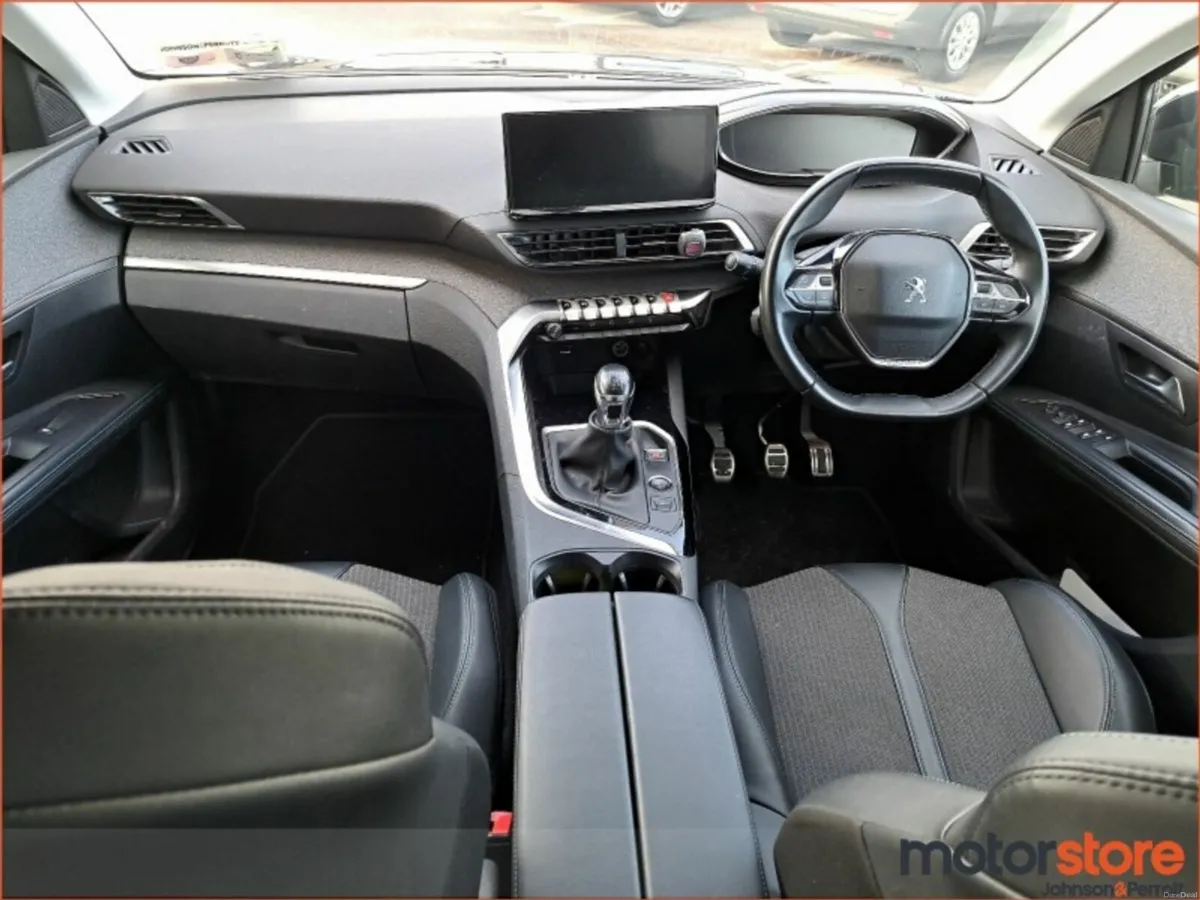 Peugeot 5008 1.2 PureTech 130bhp Allure - Image 4