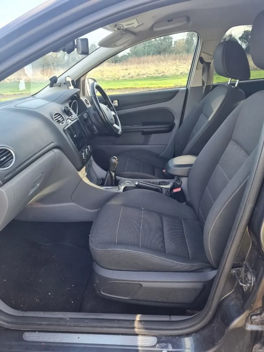 2010 Ford Focus Titanium - Image 3