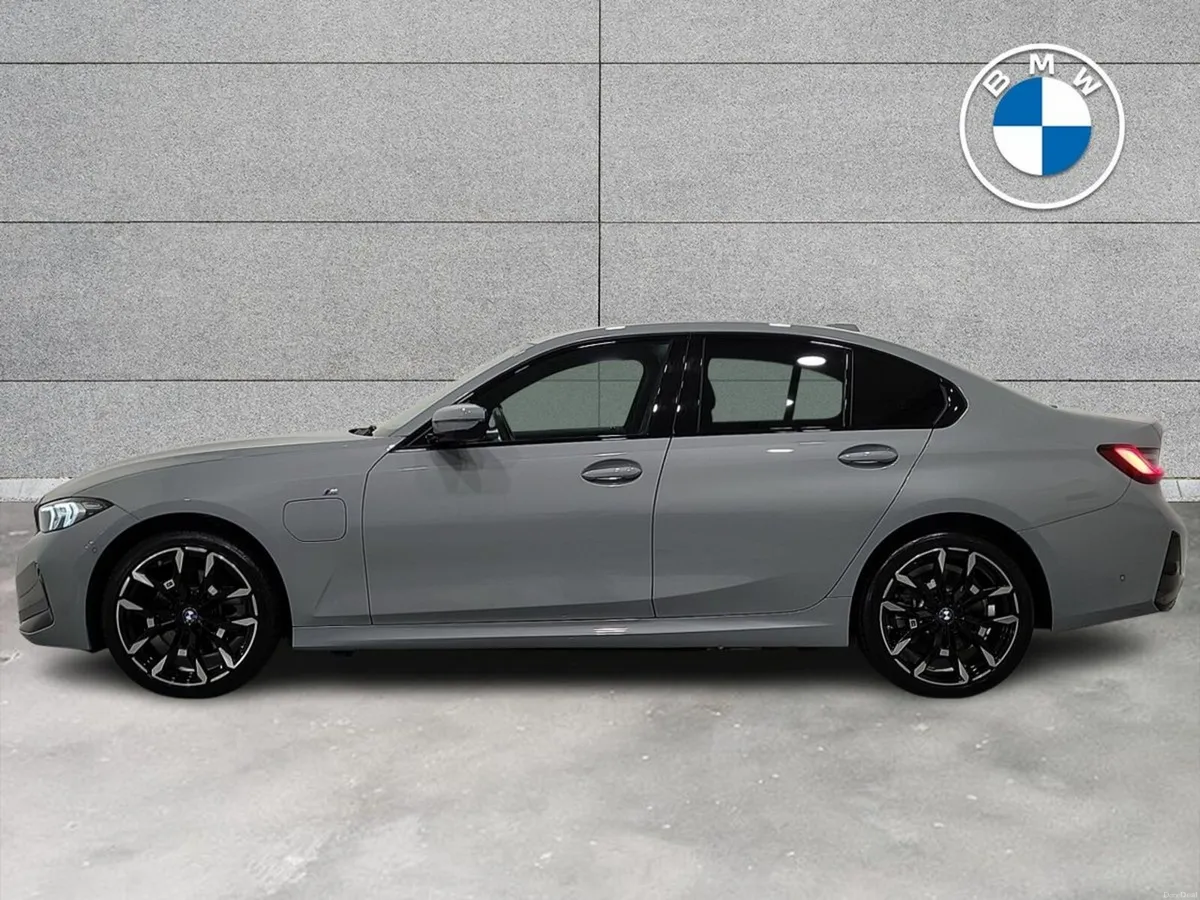 BMW 3-Series 330e M Sport Saloon - Image 4