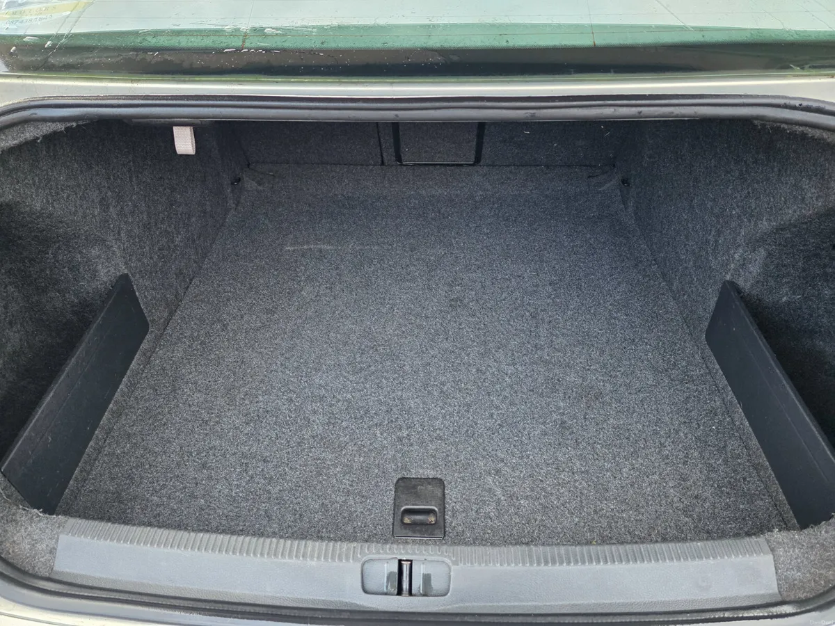 Volkswagen Passat 2010 - Image 5