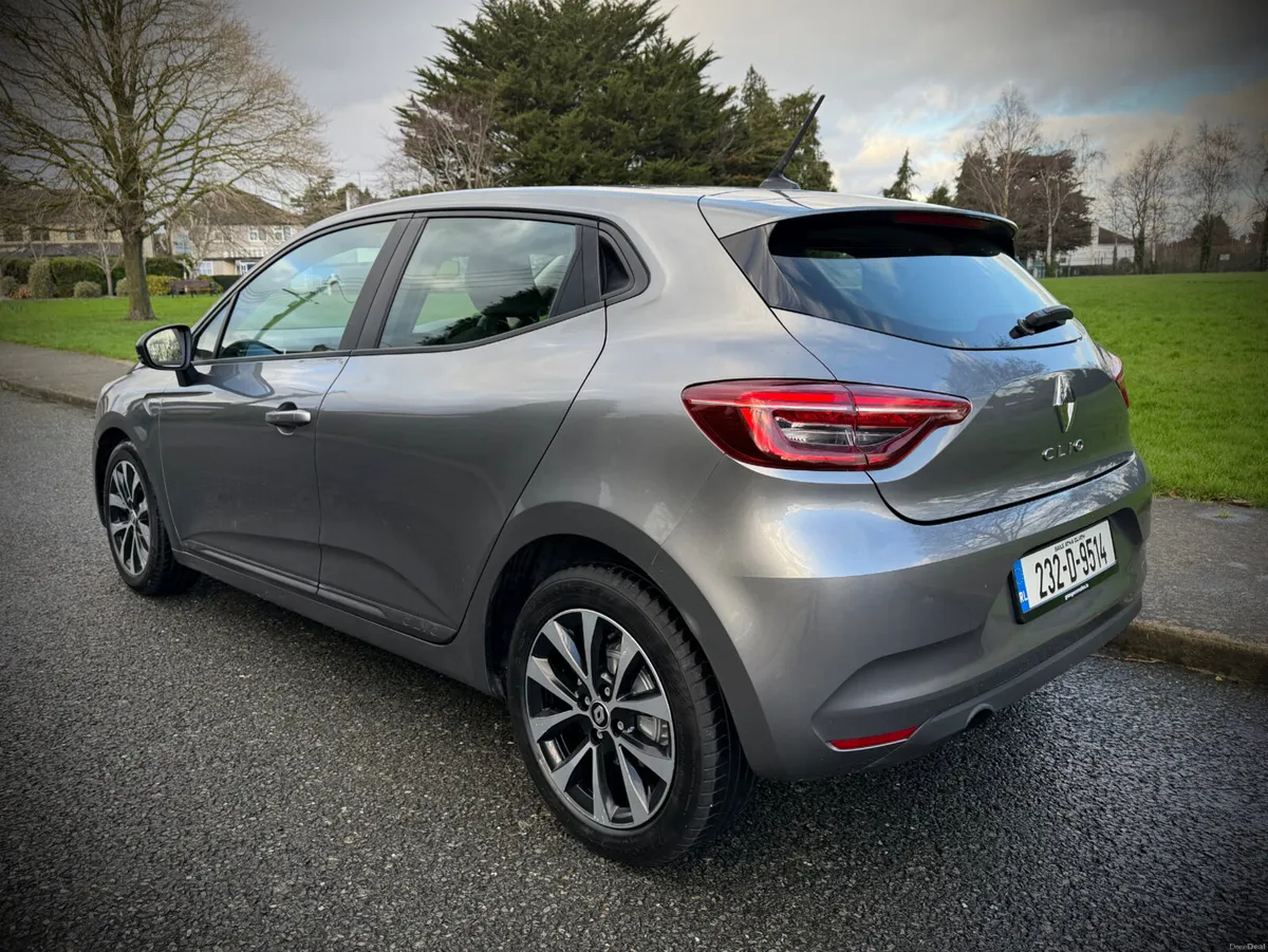 Renault Clio 1.0 Petrol Automatic 5dr Hatchback. - Image 4