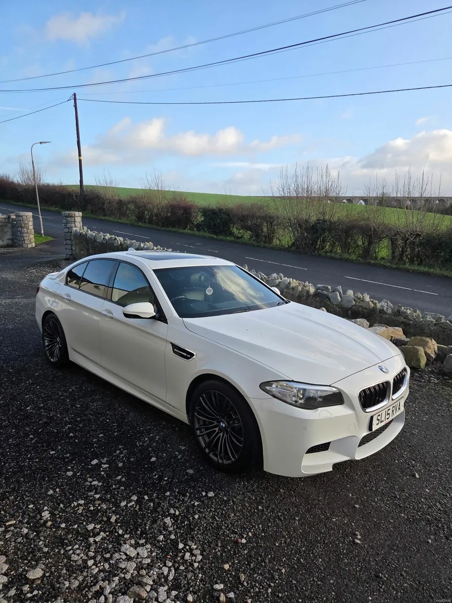 BMW M5 2015 - Image 2
