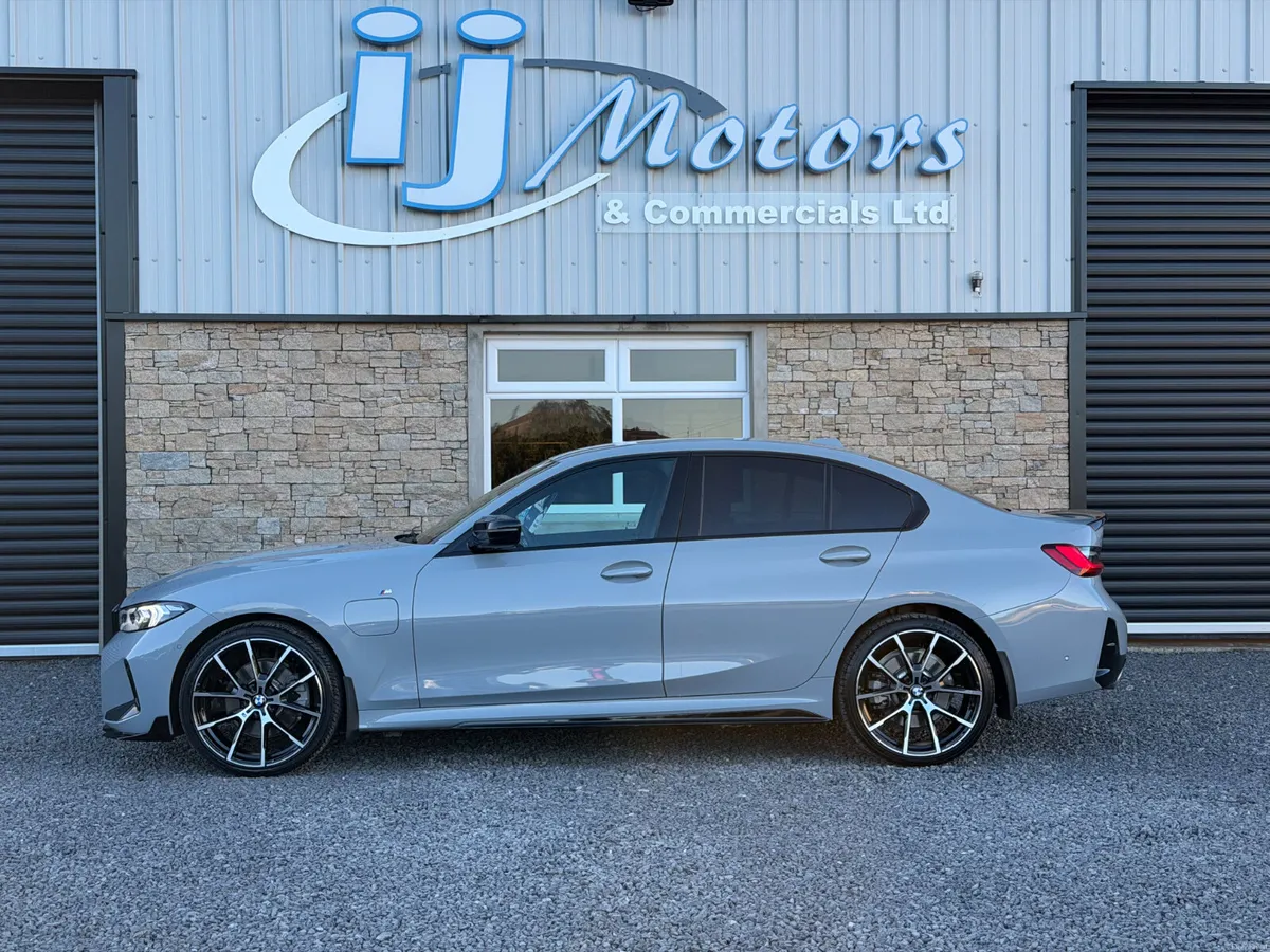 25 BMW 330E 2.0 T 22.3 KWH M SPORT SALOON - Image 4