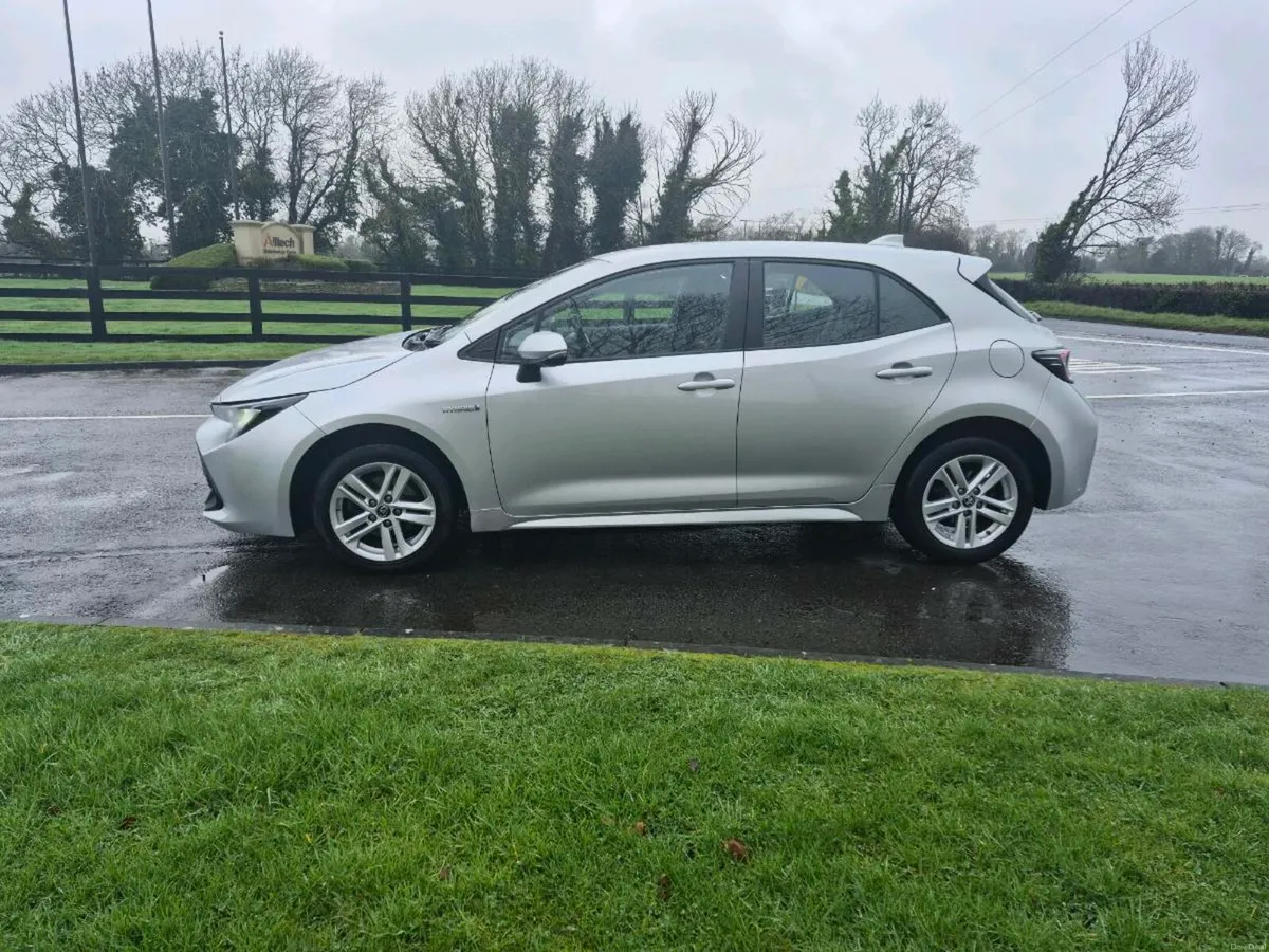 Toyota Corolla 1.8 Hybryd  automatic 2019 - Image 3