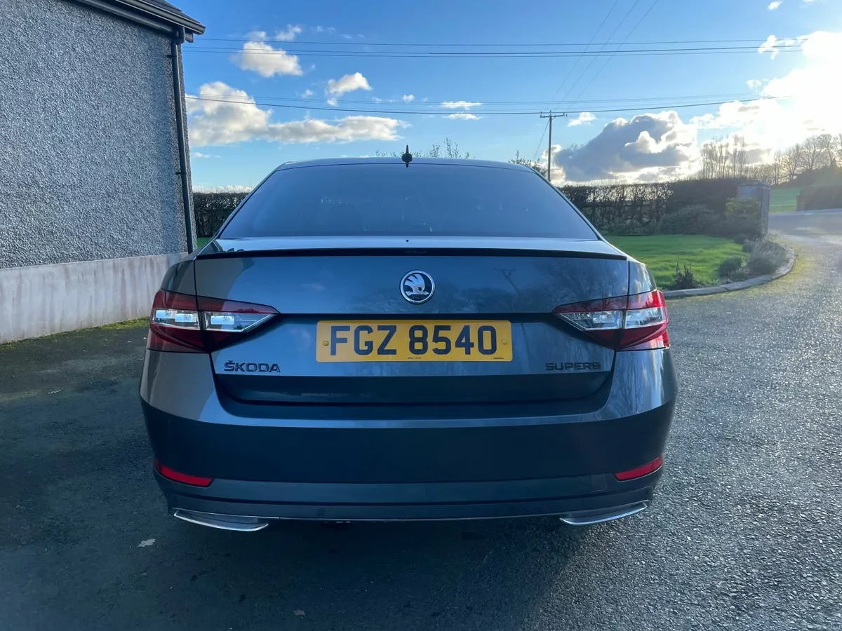 Skoda Superb 2.0 TDI SportLine Euro 6 (s/s) 5dr - Image 2