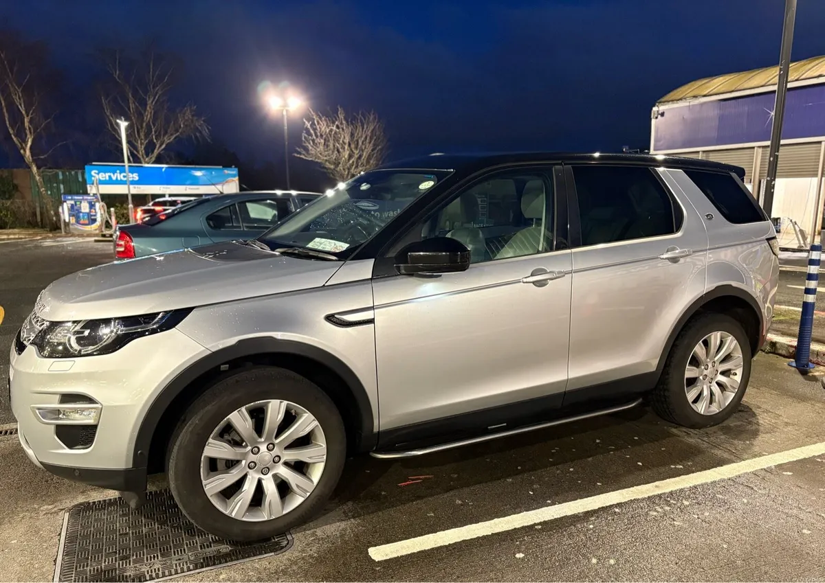 Land Rover Discovery Sport HSE Luxury - Image 1