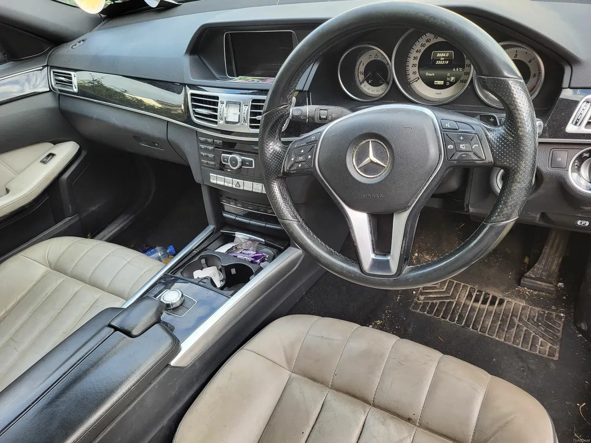 Mercedes-Benz E-Class 2014 oil leak - Image 2