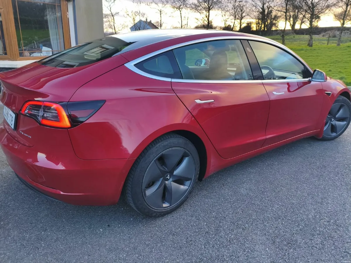 Tesla Model 3 2020 - Image 4