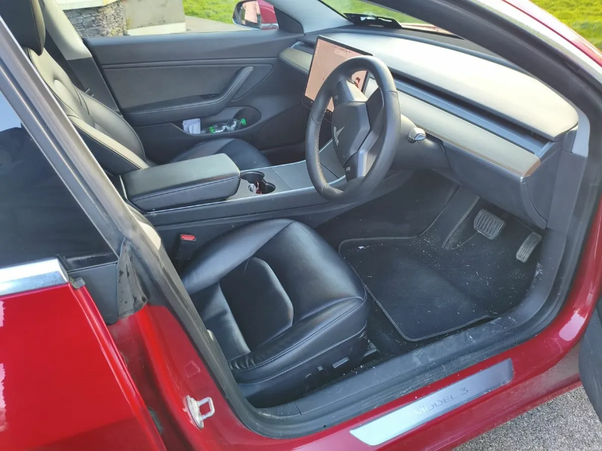 Tesla Model 3 2020 - Image 2