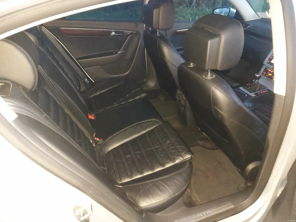 Volkswagen Passat 2011 - Image 4