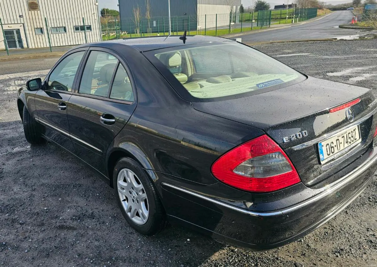 Mercedes E200 - Image 3
